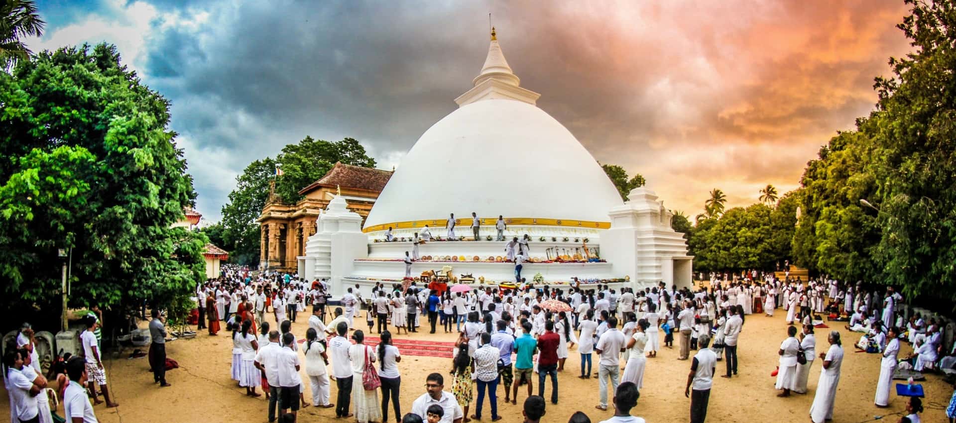 Kelaniya Raja Maha Viharaya | Colombo activities | Red Dot Tours